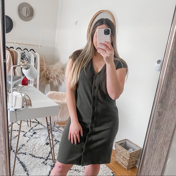 Old Navy Dresses & Skirts - Old navy green ribbed button down dress
